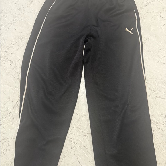 Puma Boys small Black Sportswear with Red Label - Picture 1 of 2